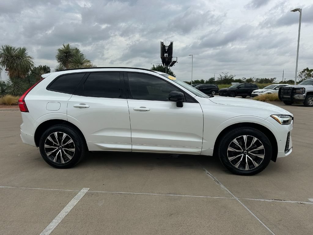 Used 2025 Volvo XC60 B5 Plus AWD/4WD image 2