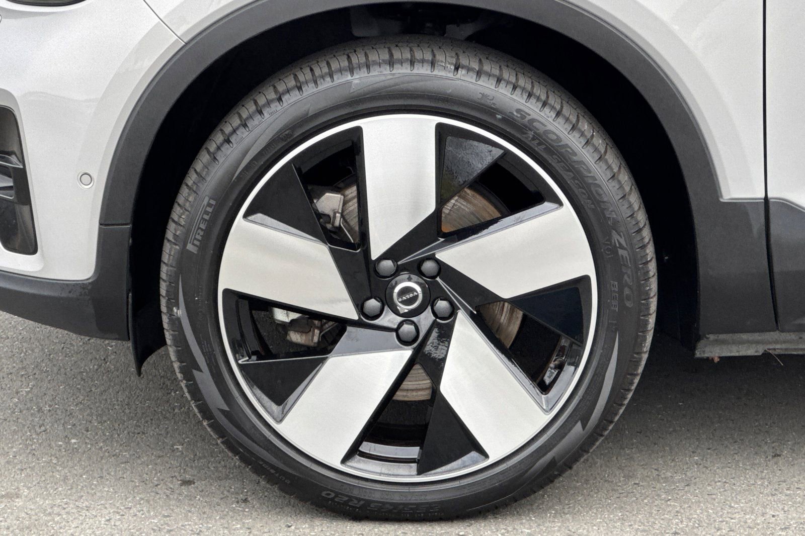 Certified 2023 Volvo XC40 Recharge Ultimate w/ Protection Package Premier AWD/4WD image 12