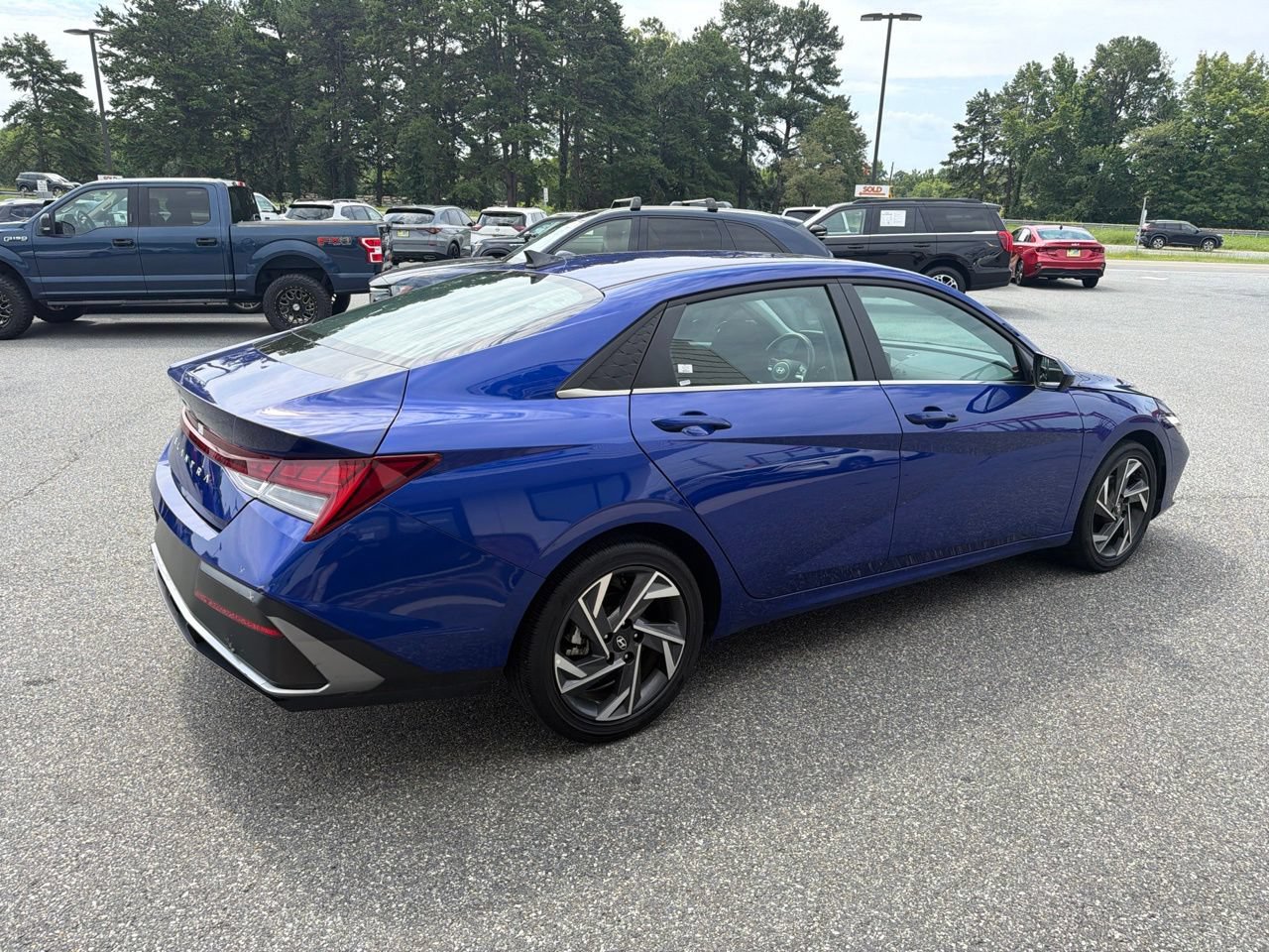 Used 2025 Hyundai Elantra SEL FWD image 10