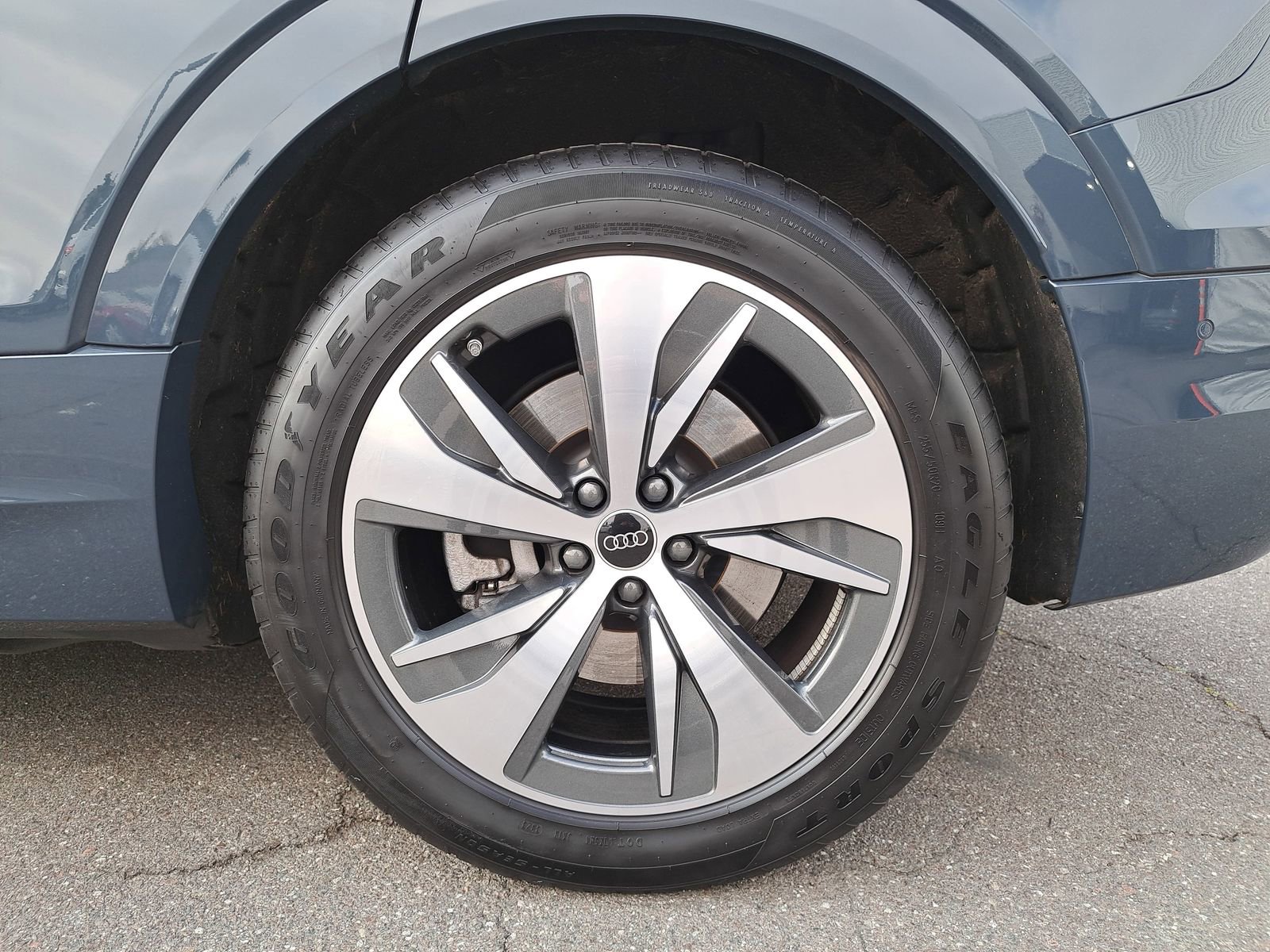 Used 2024 Audi Q8 e-tron Premium Plus w/ Premium Plus Package image 37