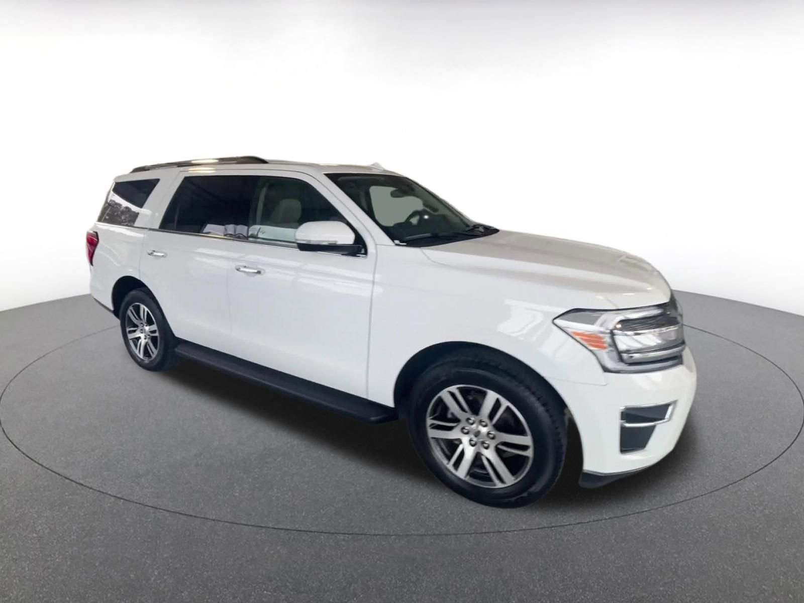 Used 2024 Ford Expedition Limited RWD image 2