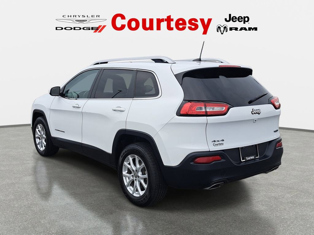 Used 2016 Jeep Cherokee Latitude w/ Cold Weather Group AWD/4WD image 5