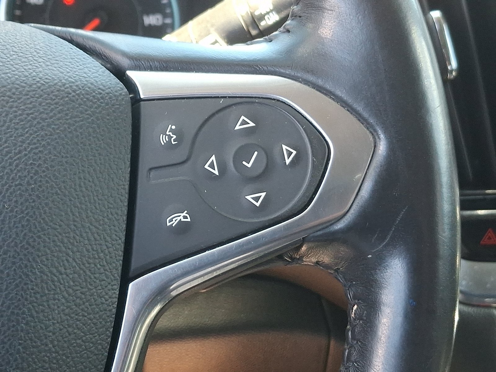 Used 2020 Chevrolet Traverse LT FWD image 23