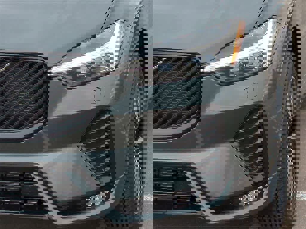 Certified 2026 Volvo XC60 B5 Plus w/ Protection Package Premier image 10