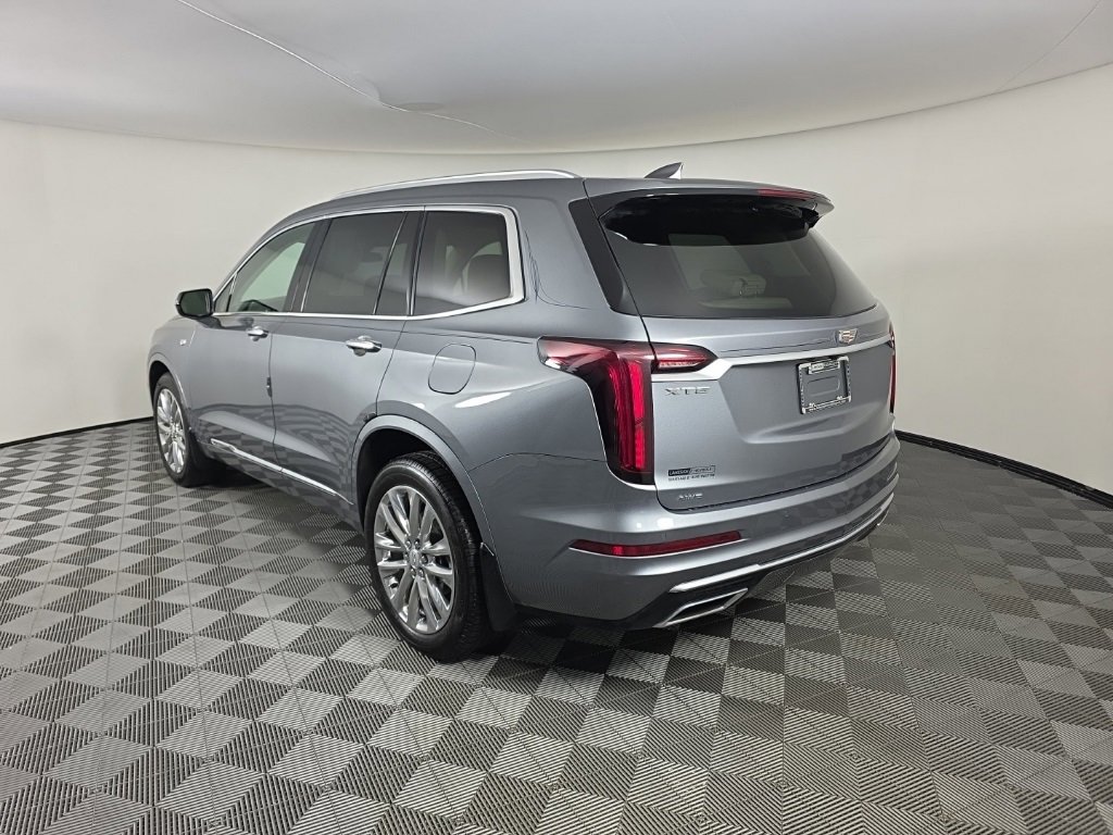 Used 2022 Cadillac XT6 Premium Luxury image 3