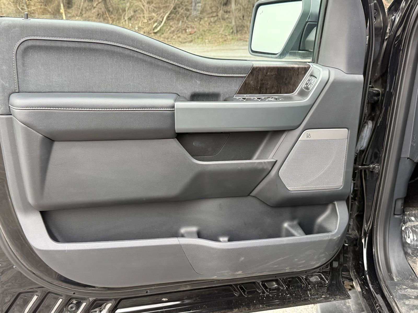 Used 2023 Ford F150 Lariat w/ Trailer Tow Package image 13