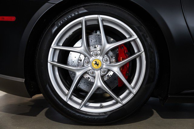 Used 2014 Ferrari F12 Berlinetta RWD image 30