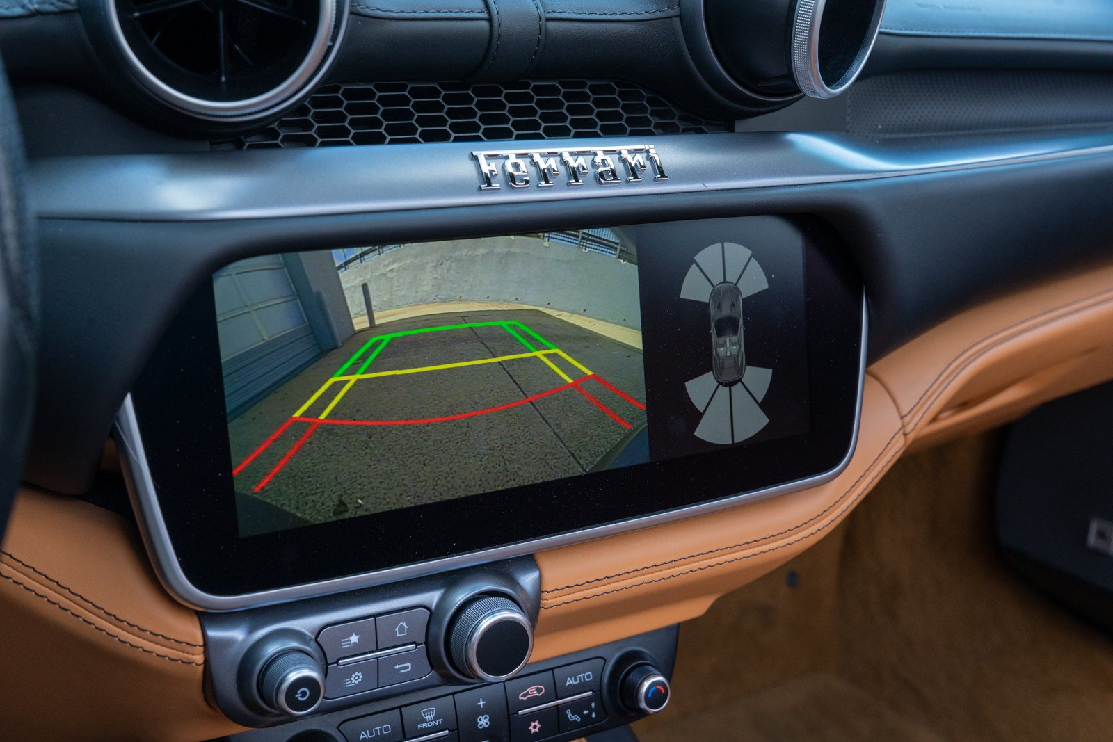 Used 2019 Ferrari Portofino RWD image 42