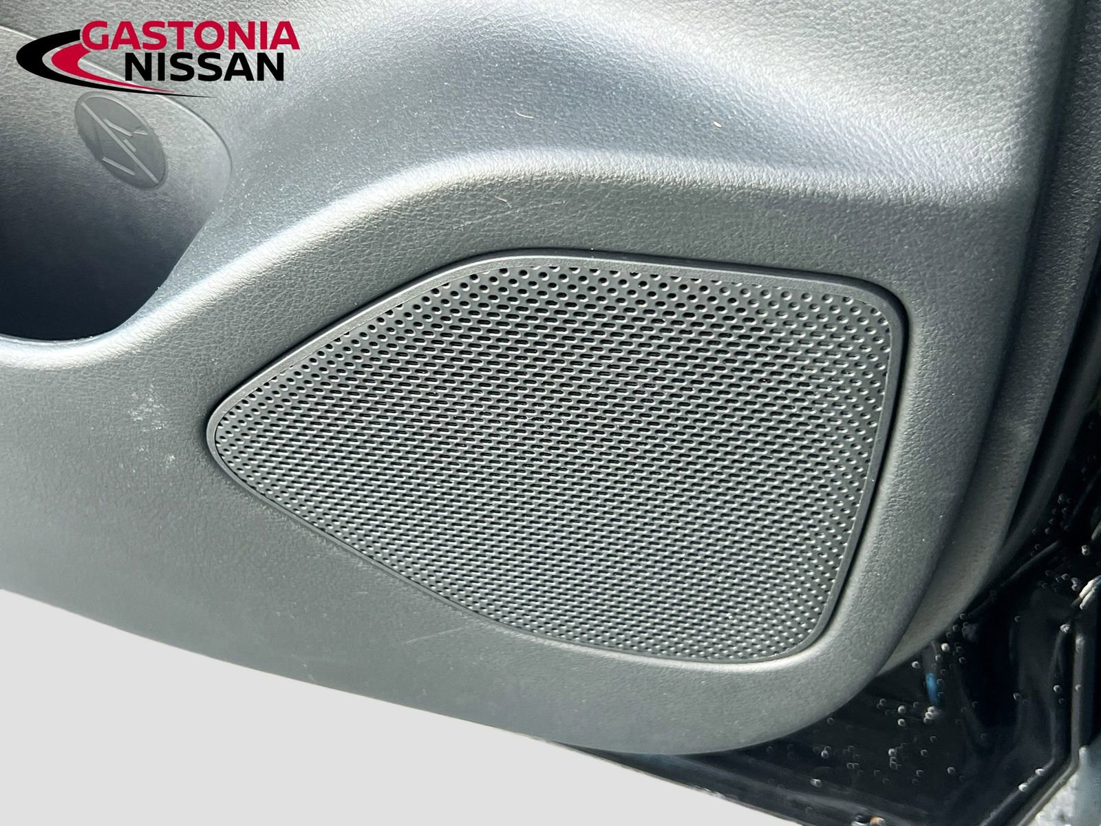 Used 2023 Nissan Rogue S image 32