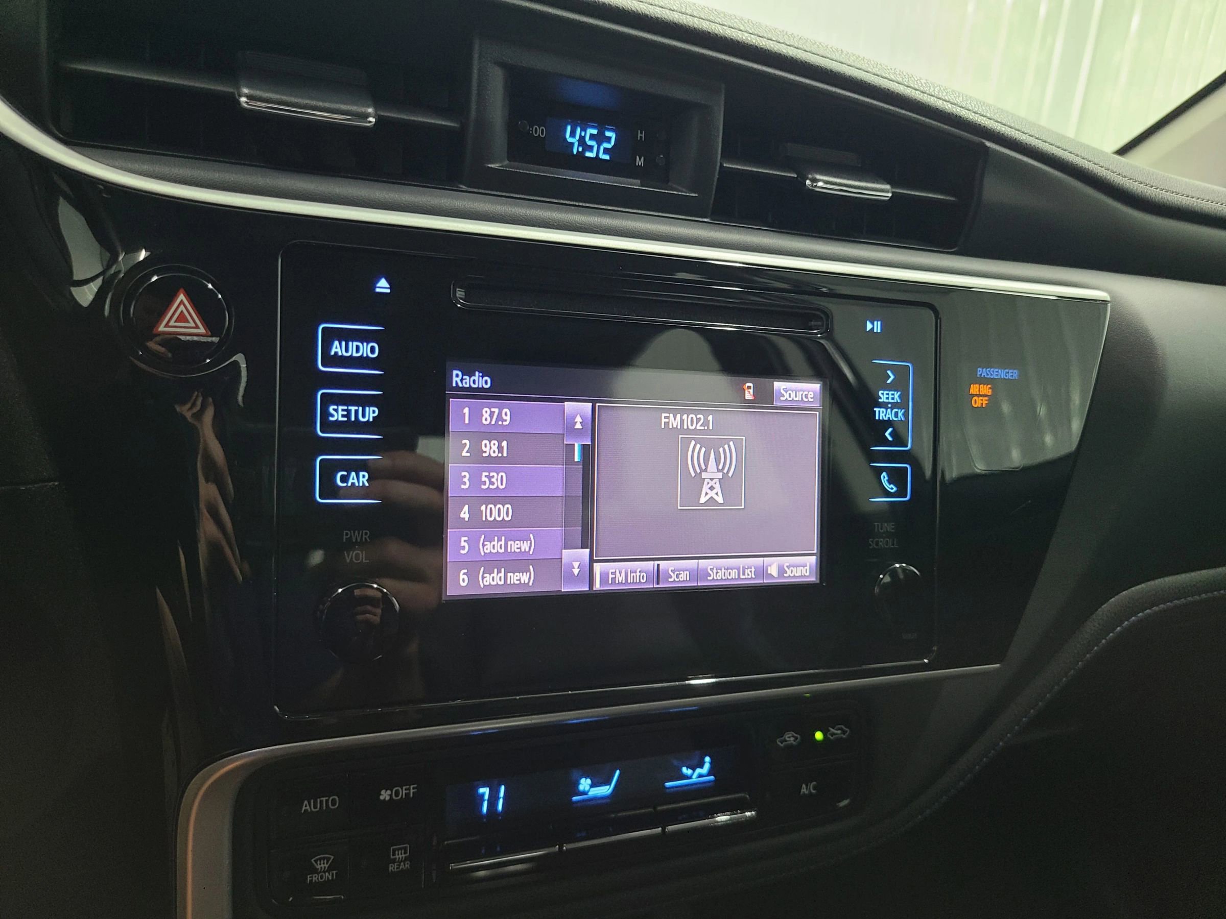 Used 2018 Toyota Corolla SE FWD image 31