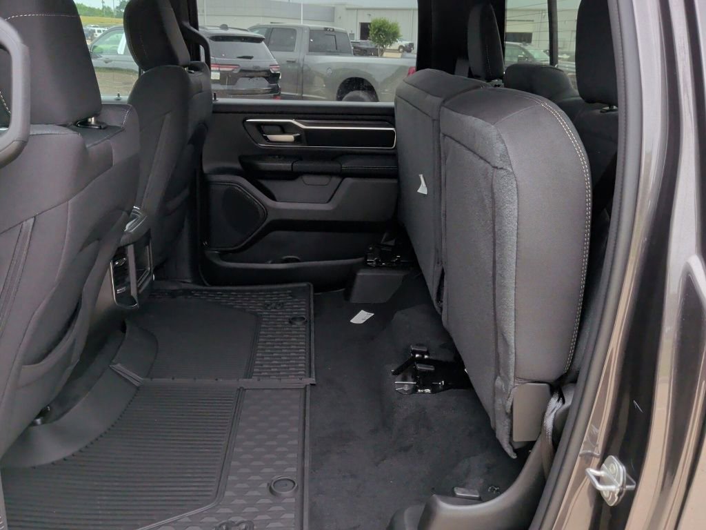 New 2026 RAM 1500 4x4 Crew Cab image 38