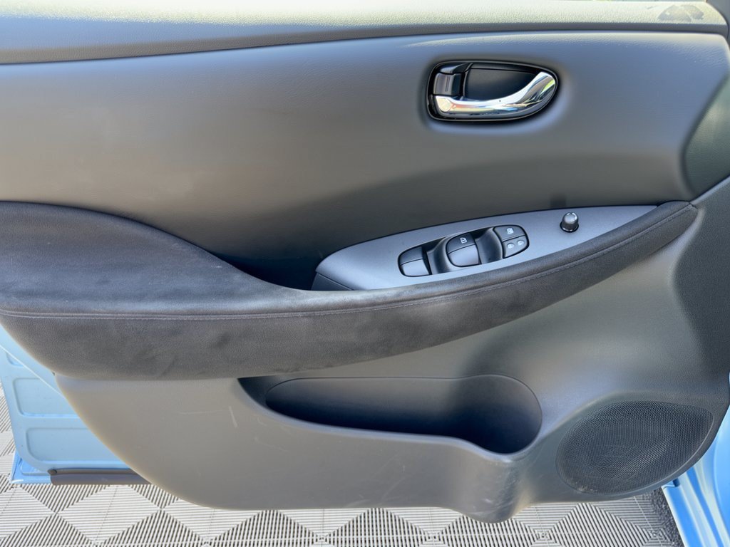 Used 2015 Nissan Leaf S w/ Charge Package FWD image 14
