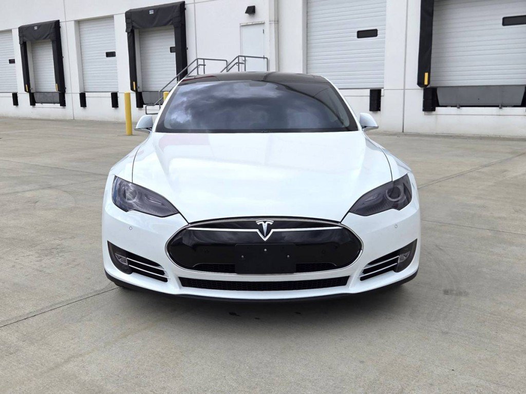 Used 2014 Tesla Model S 85 RWD image 2