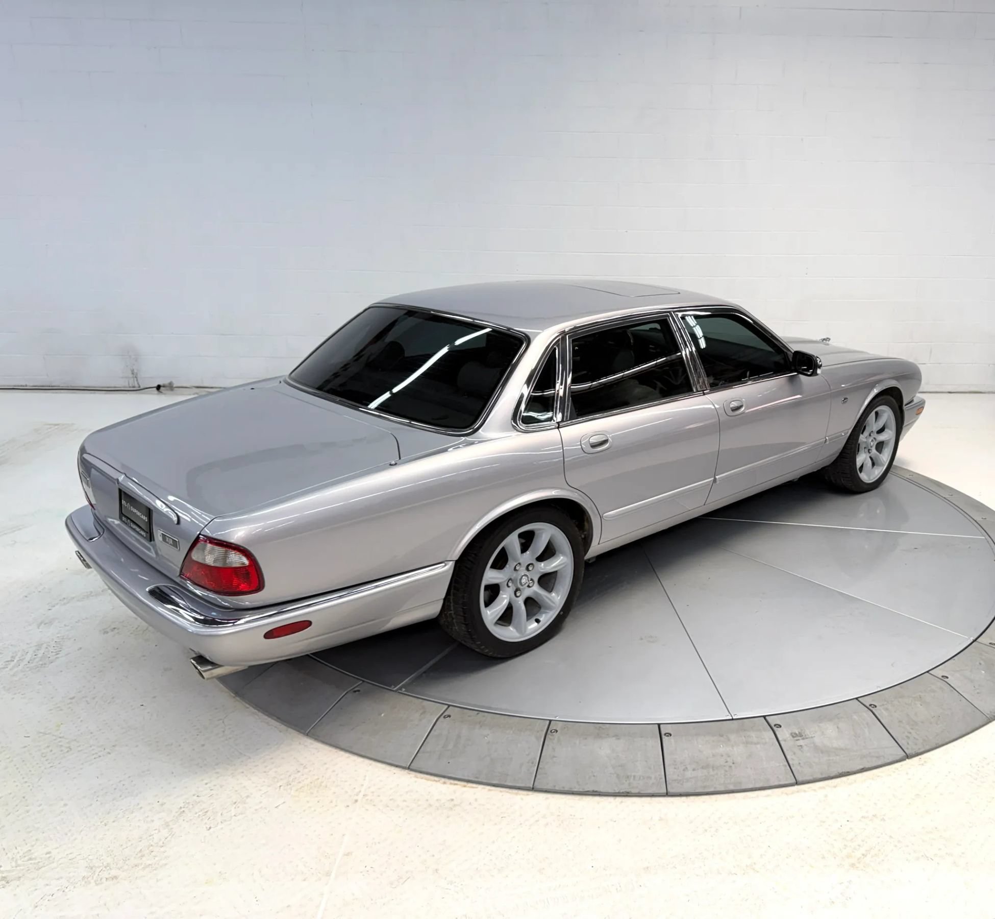 Used 2000 Jaguar XJ8 RWD image 19