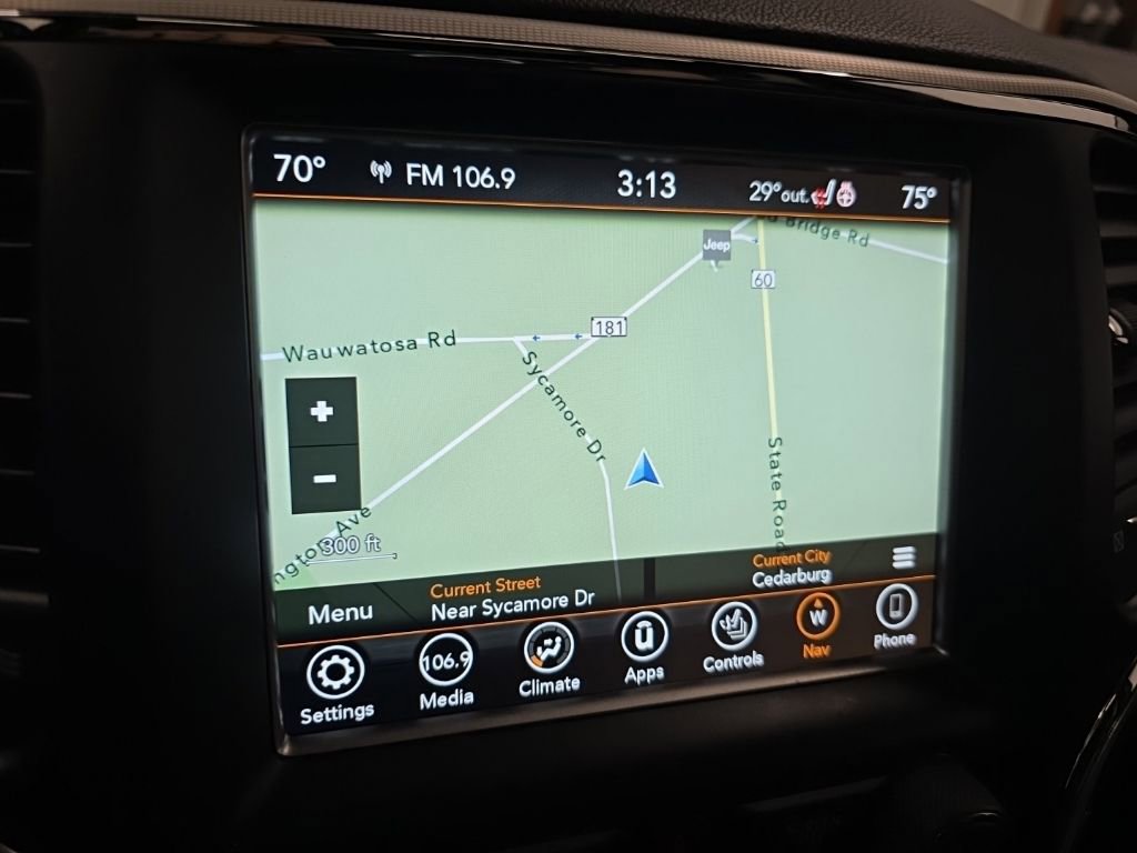 Used 2018 Jeep Grand Cherokee Limited image 22