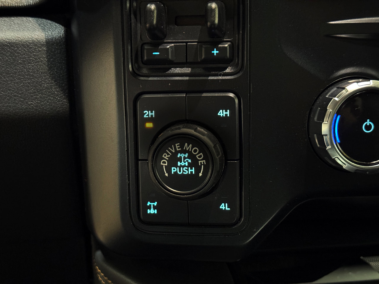 Used 2023 Ford F250 Platinum w/ Tremor Off-Road Package image 12