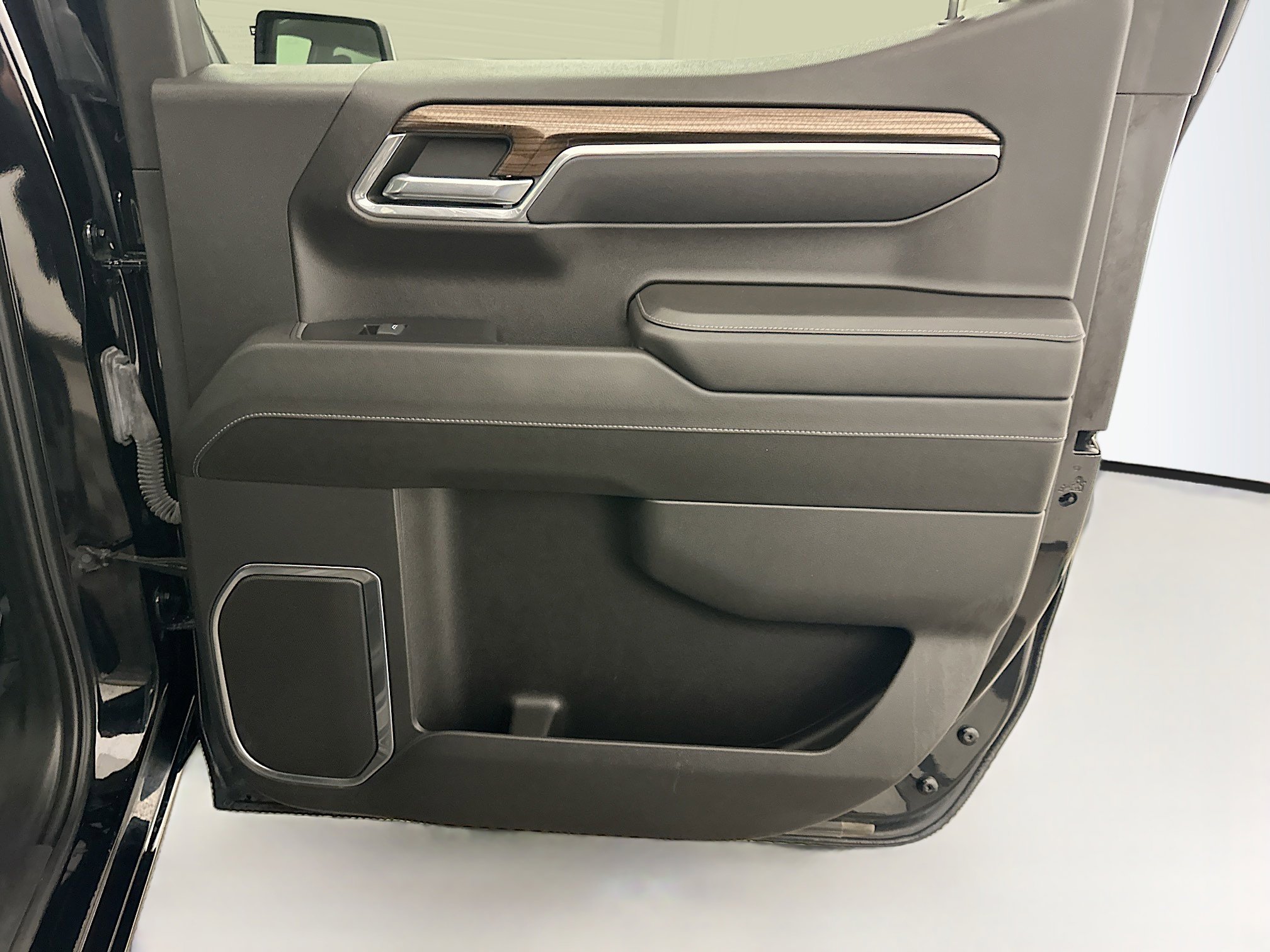 Used 2023 Chevrolet Silverado 1500 LT AWD/4WD image 31