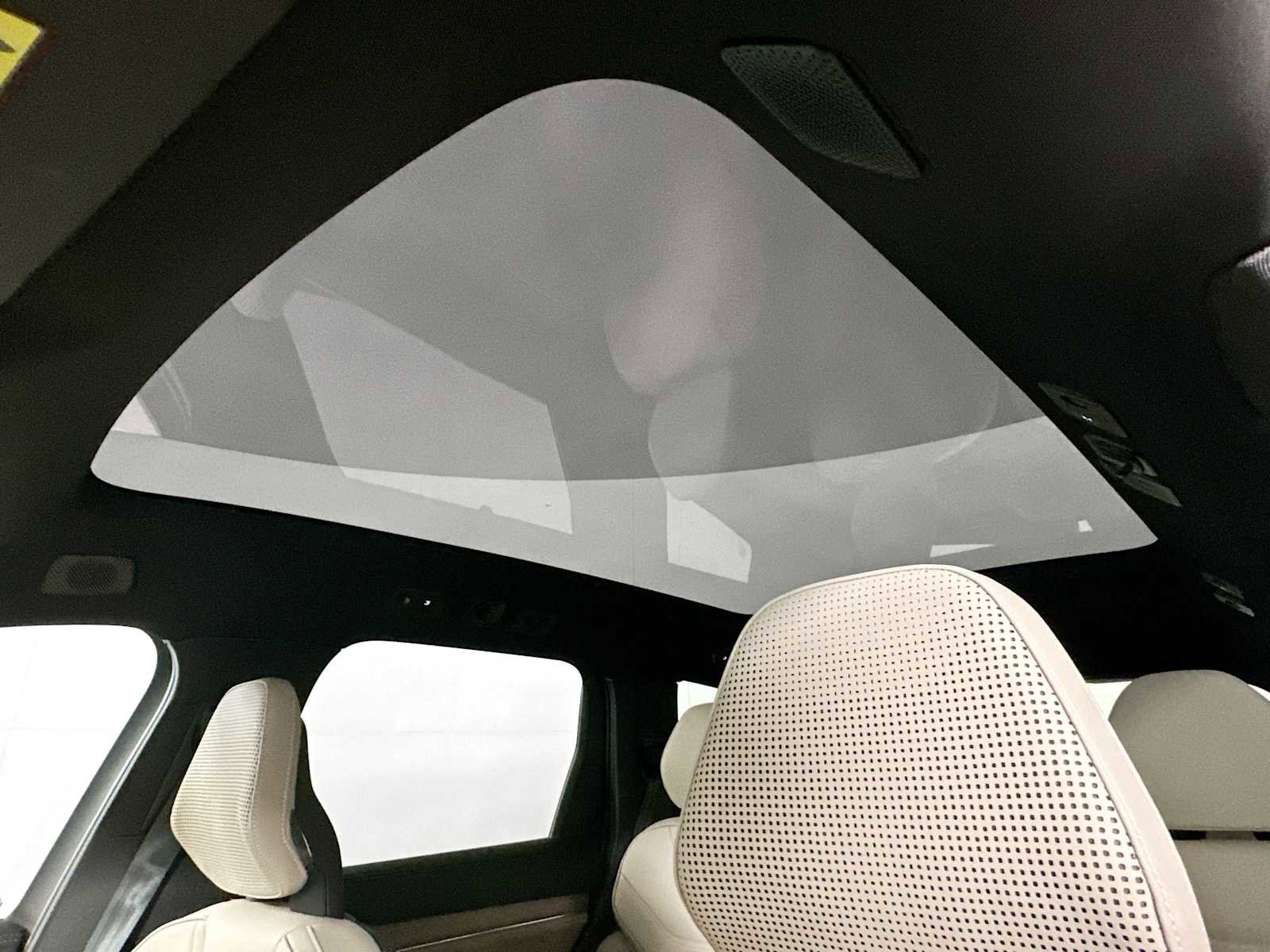 New 2025 Volvo EX90 Ultra image 17