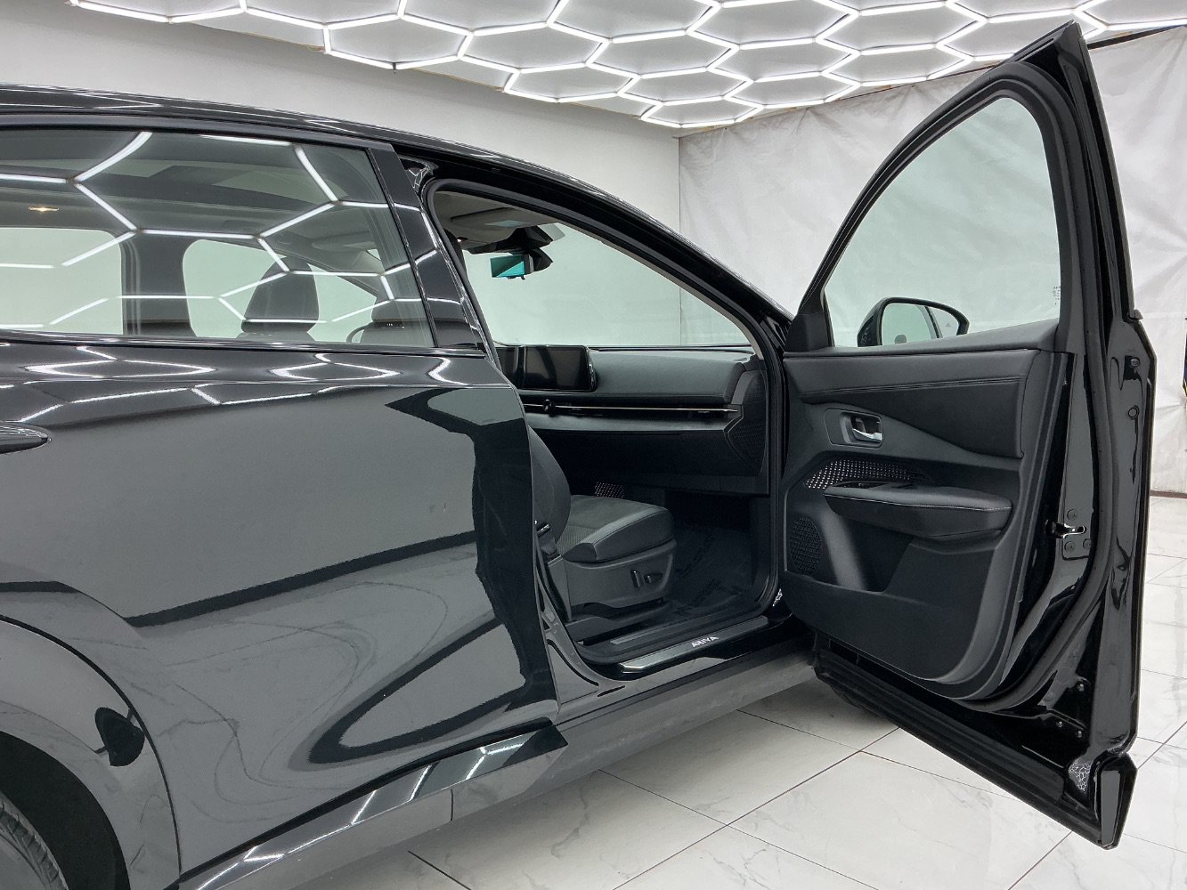 Used 2024 Nissan Ariya AWD image 17