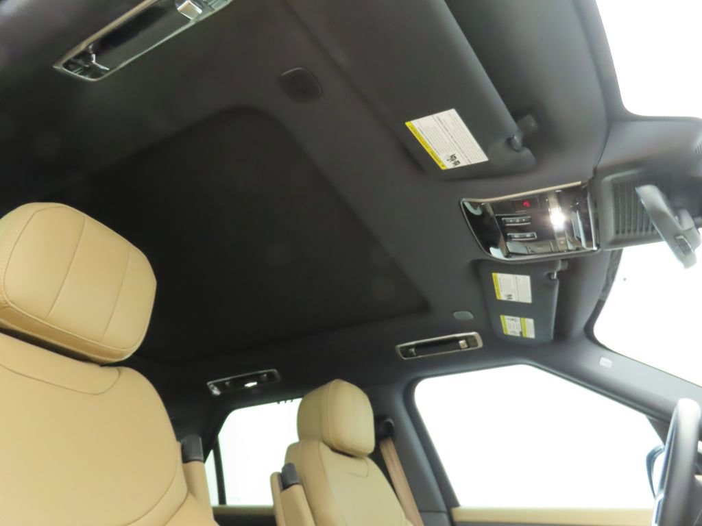 Used 2025 Land Rover Range Rover Sport SE image 15