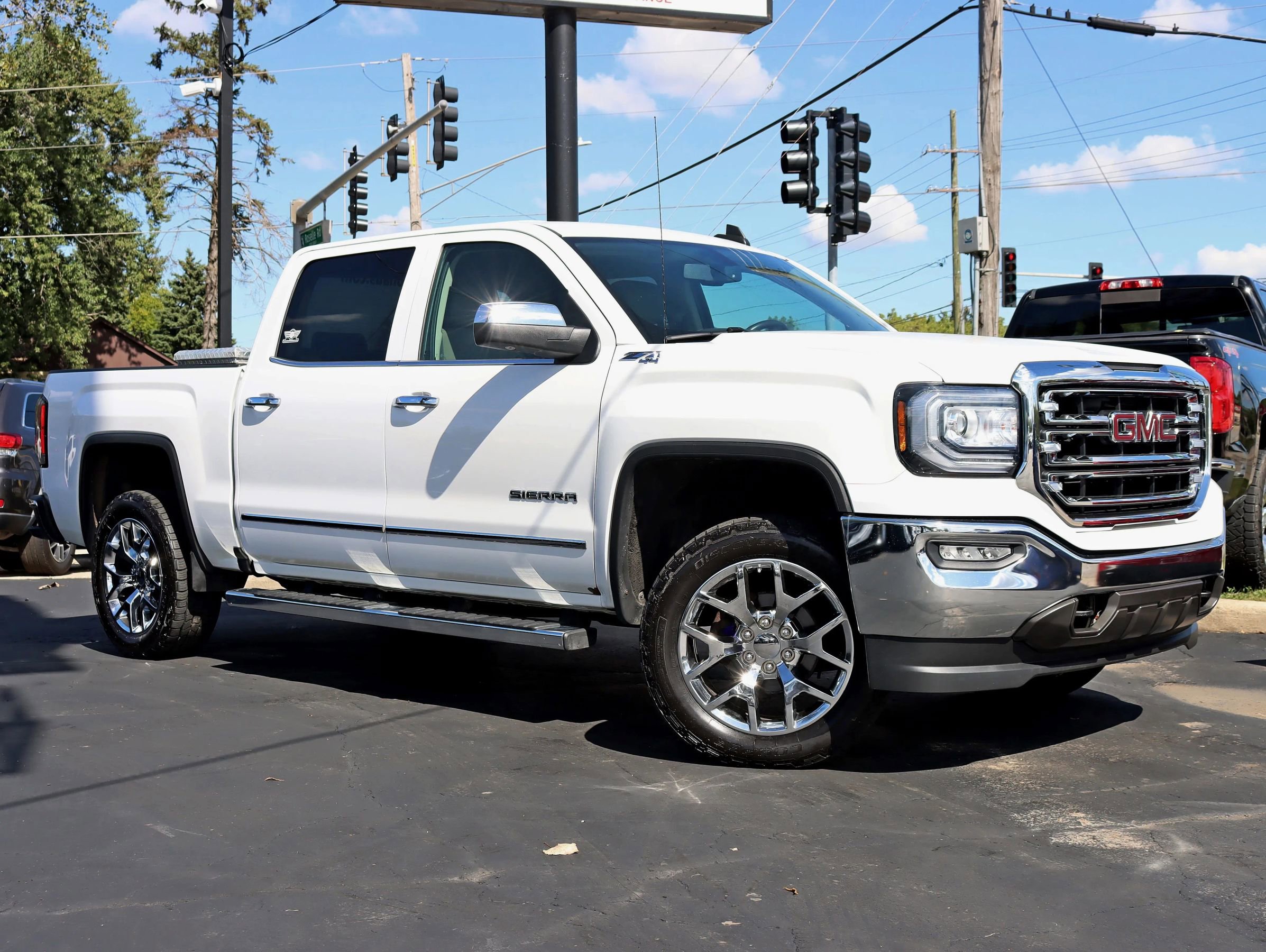 Used 2018 GMC Sierra 1500 SLT w/ SLT Premium Package image 2