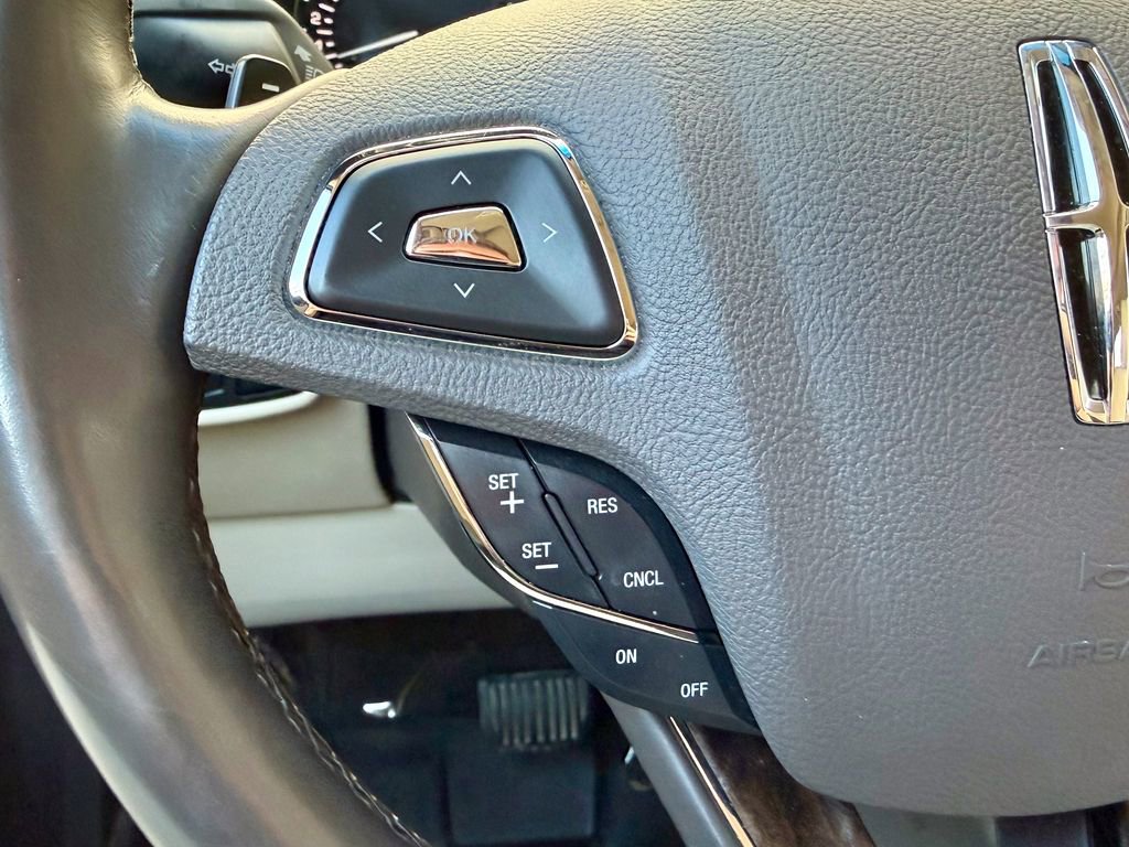 Used 2017 Lincoln MKX Reserve w/ Lincoln MKX Climate Package image 26