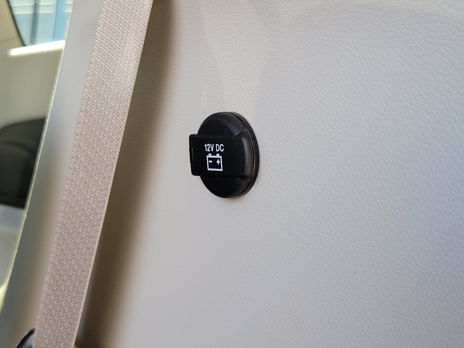 Used 2024 Chrysler Voyager LX FWD image 30