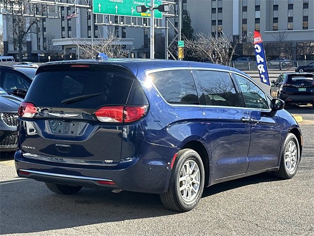 Certified 2020 Chrysler Pacifica Touring w/ Advanced Safetytec Group image 2