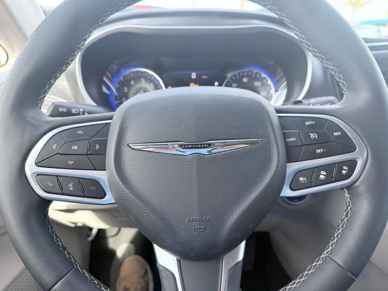 Used 2024 Chrysler Pacifica Touring-L image 23