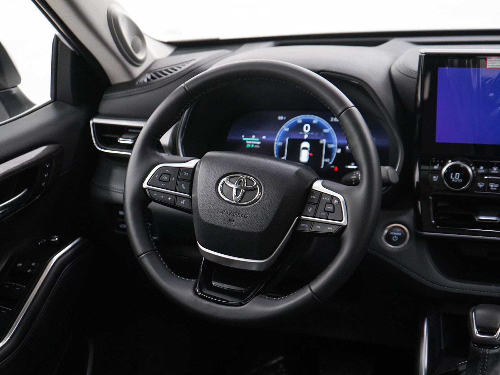 Used 2025 Toyota Highlander Platinum AWD/4WD image 14