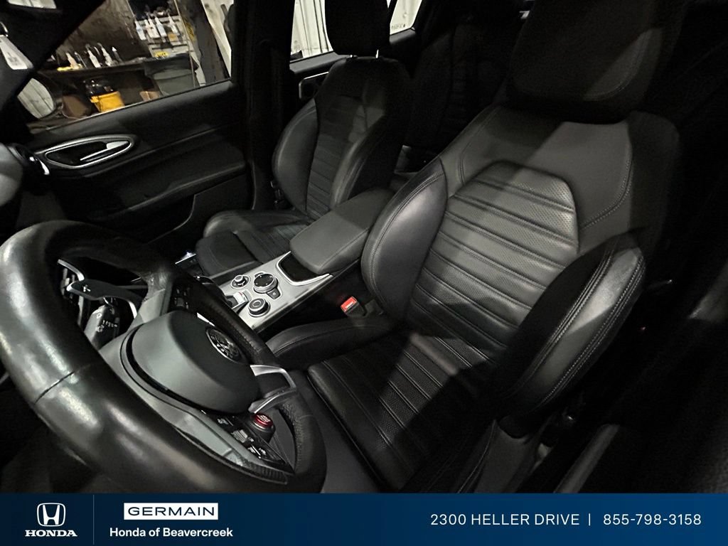 Used 2023 Alfa Romeo Giulia Veloce RWD image 26