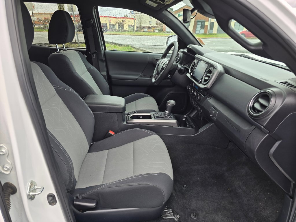 Used 2022 Toyota Tacoma TRD Off-Road AWD/4WD image 11