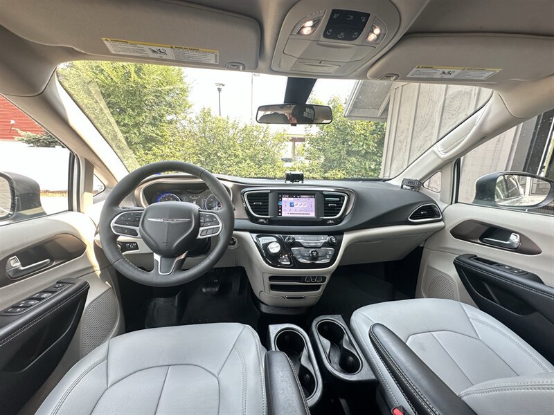 Used 2022 Chrysler Voyager LX FWD image 42