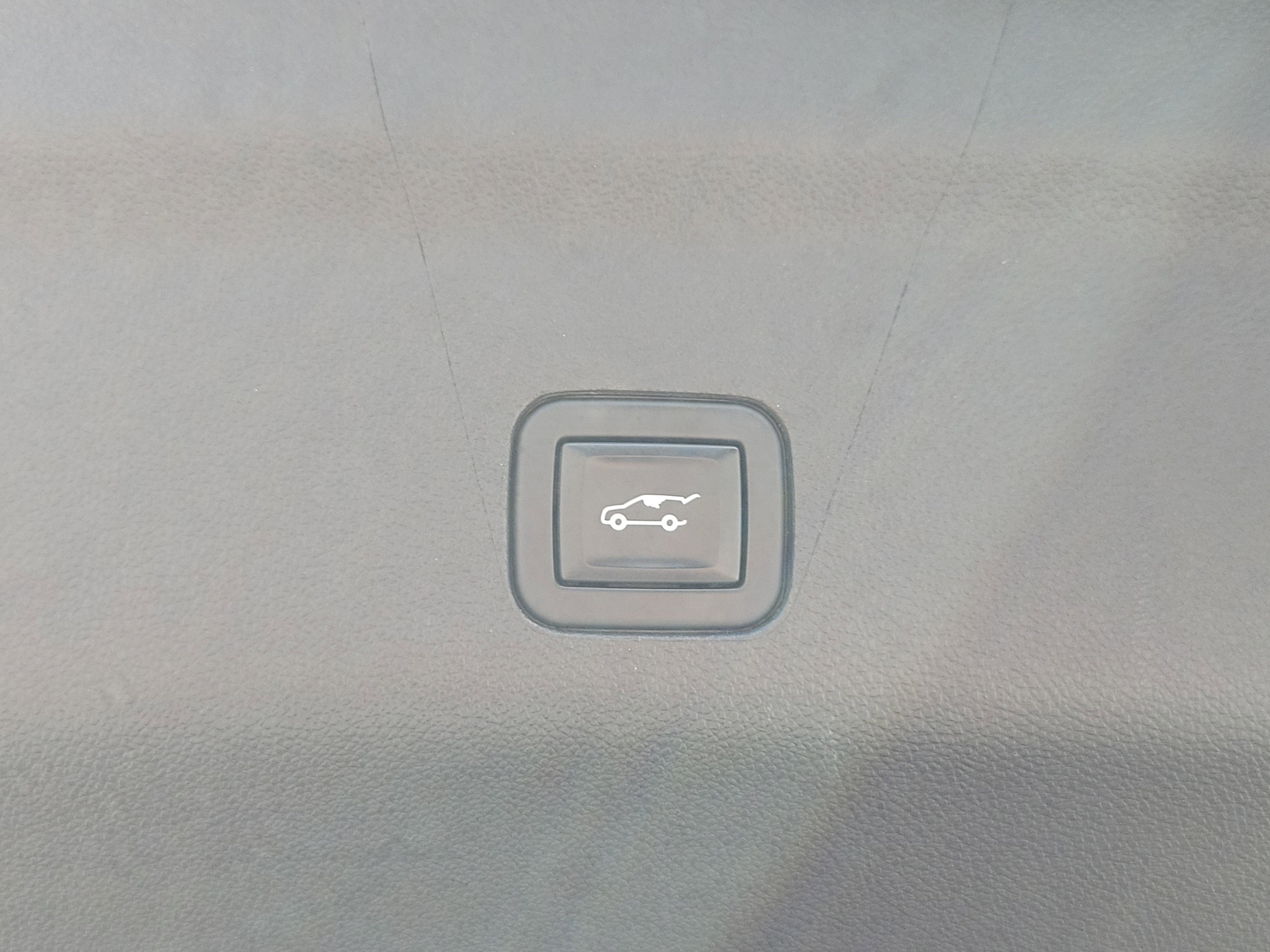 Used 2021 Chevrolet Tahoe Premier w/ Premium Package image 18