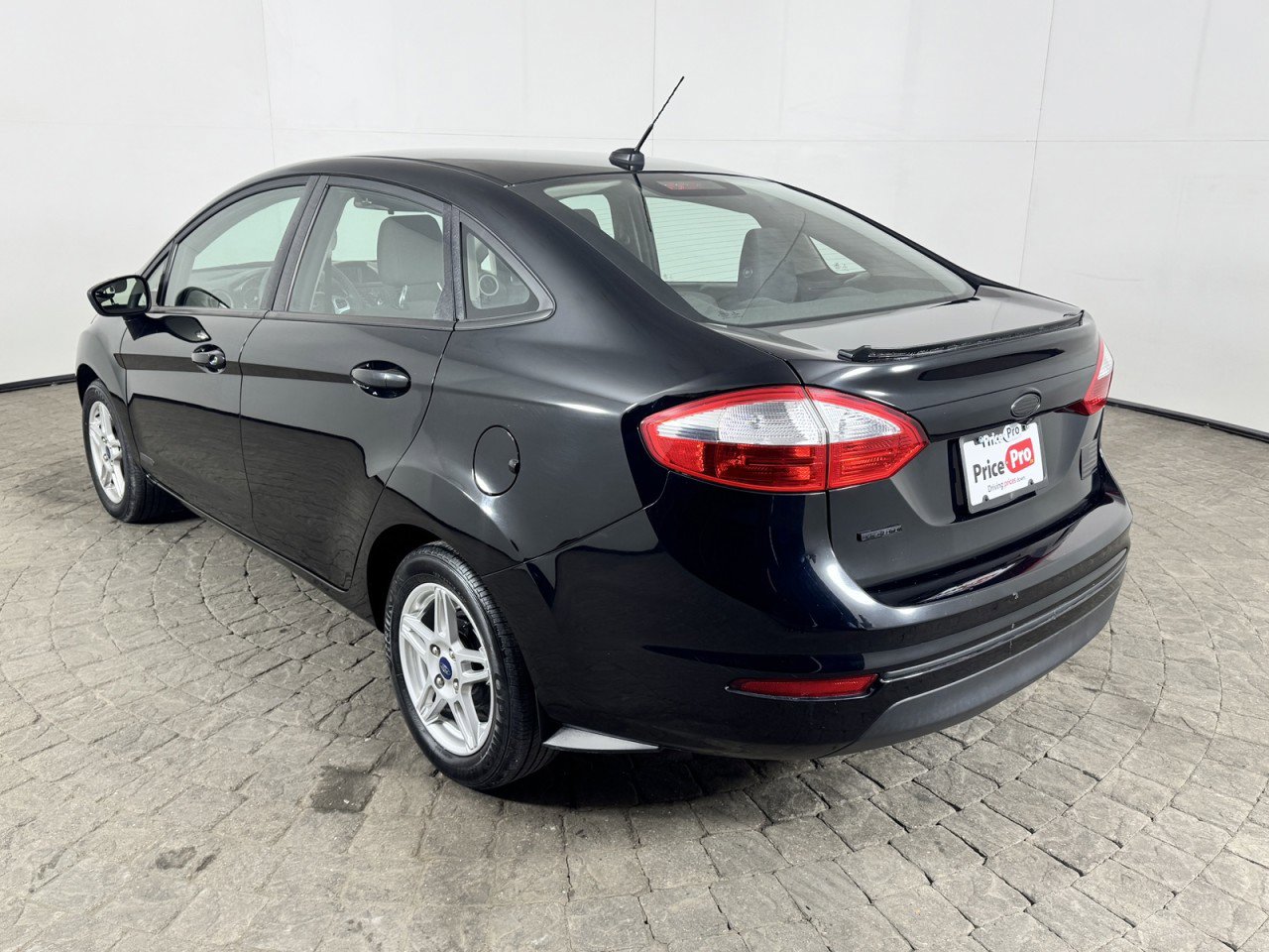 Used 2019 Ford Fiesta SE image 4