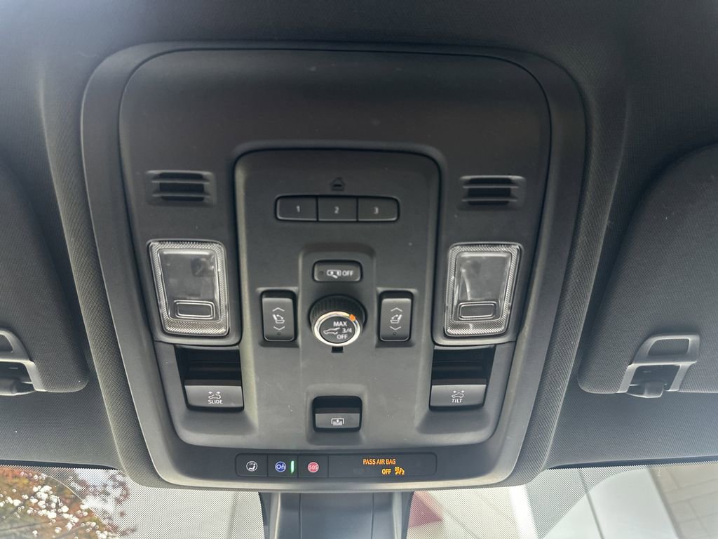 Used 2021 Chevrolet Suburban RST w/ Luxury Package AWD/4WD image 36