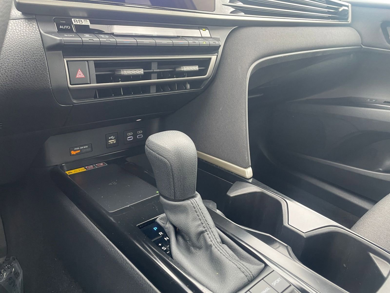 Used 2025 Toyota Camry LE image 41