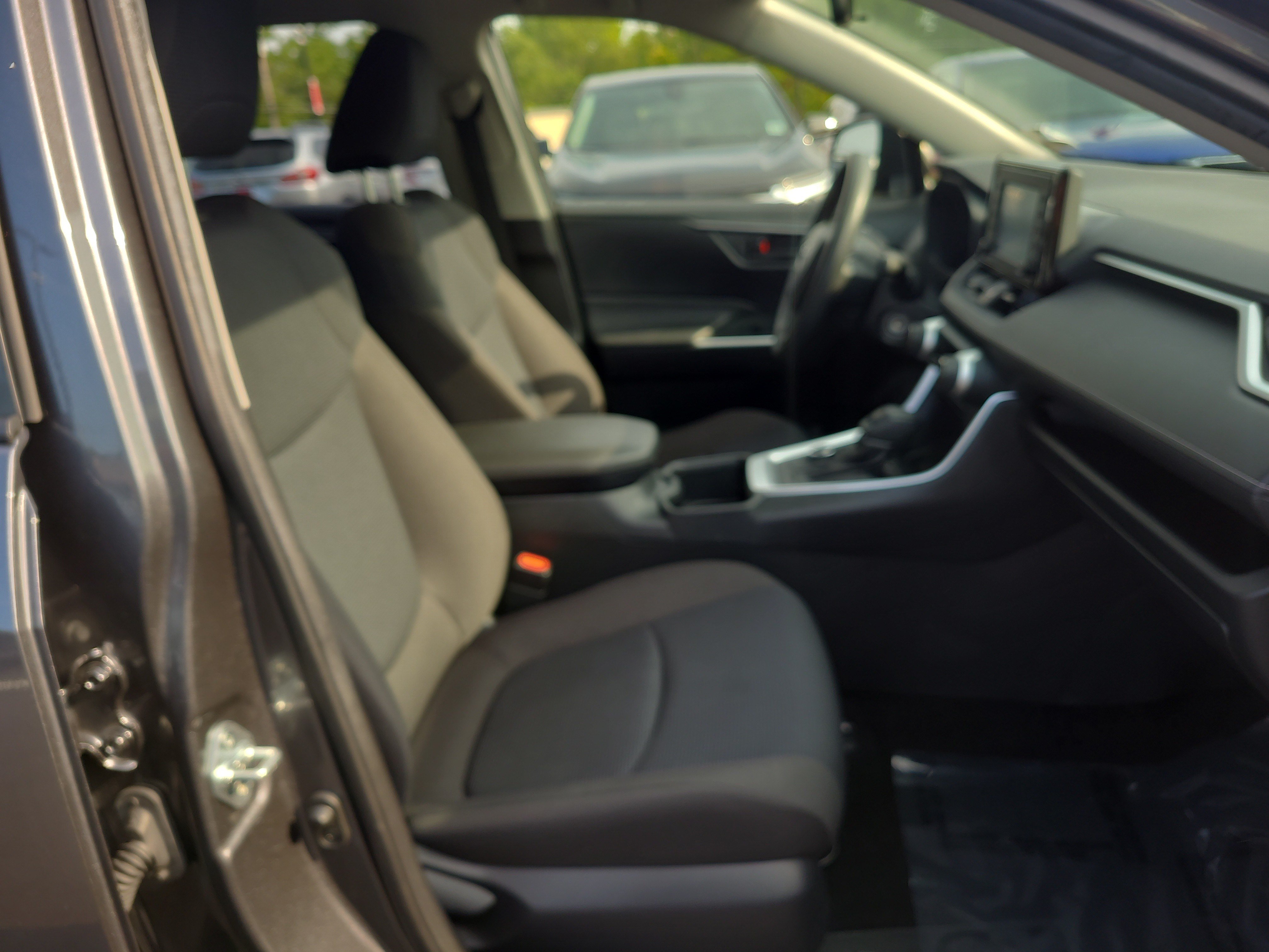 Certified 2022 Toyota RAV4 LE AWD/4WD image 17