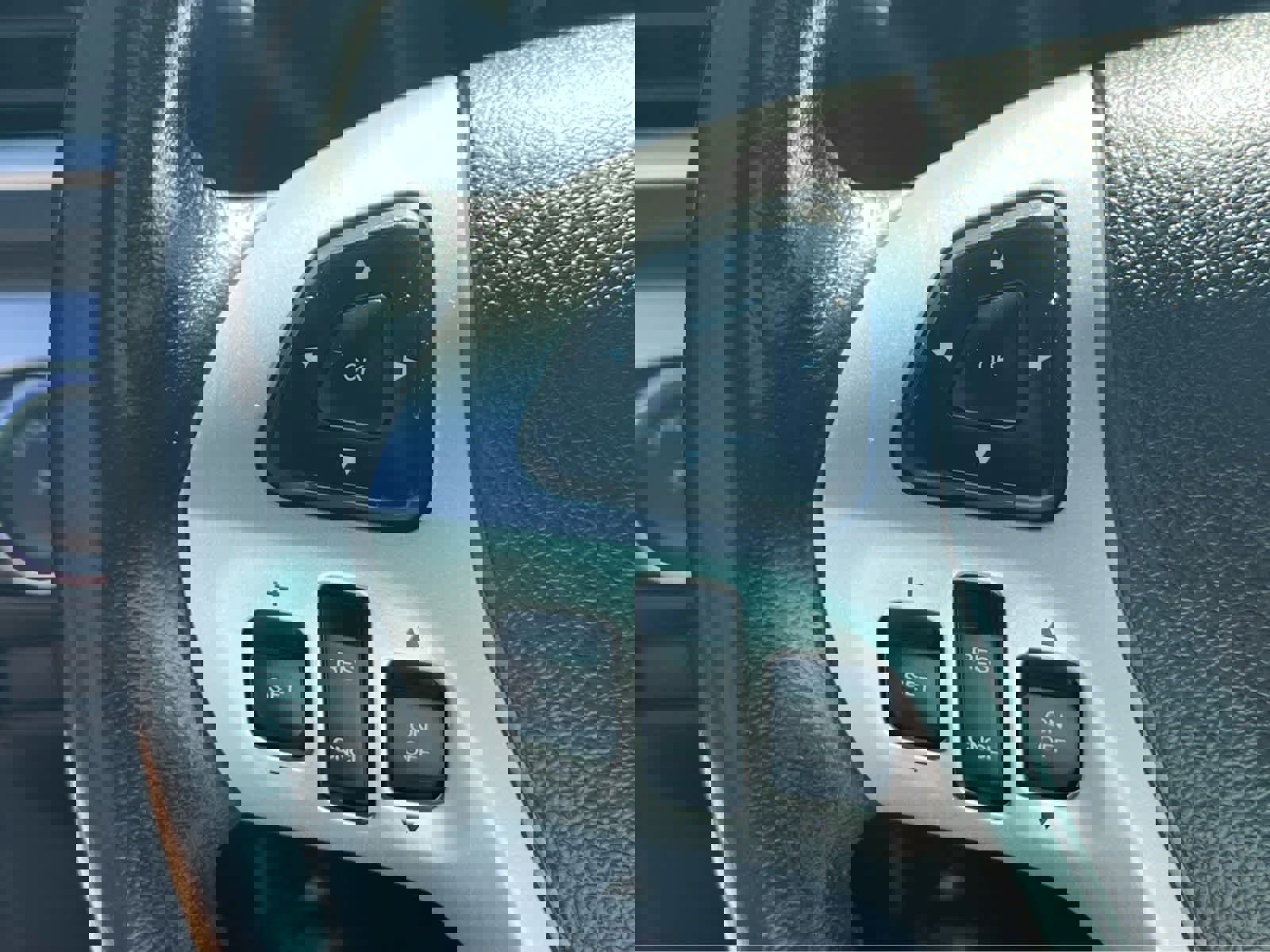 Used 2013 Ford Explorer XLT image 33