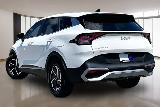 Used 2025 Kia Sportage LX FWD image 4