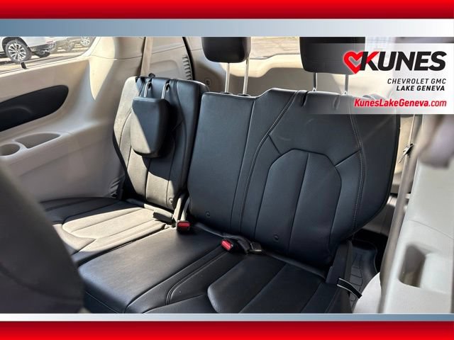 Used 2019 Chrysler Pacifica Touring-L FWD image 15