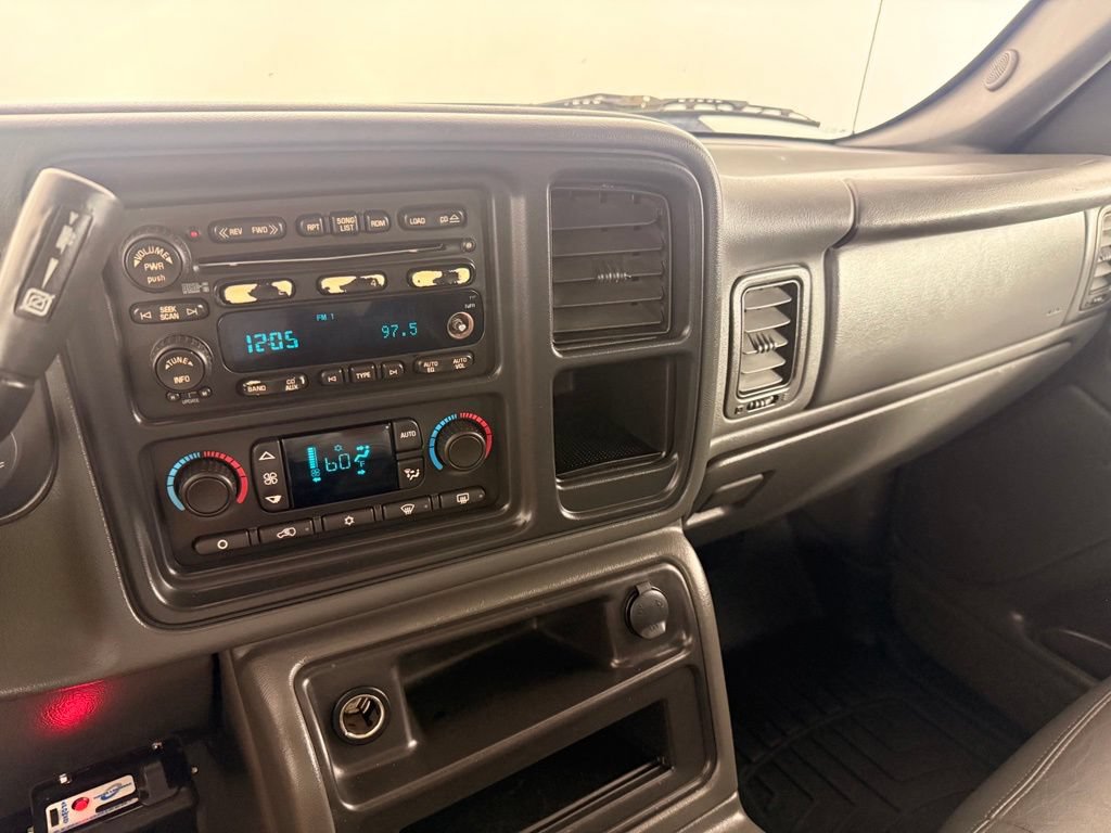 Used 2005 Chevrolet Silverado 3500 LT w/ Heavy-Duty Power Package AWD/4WD image 30