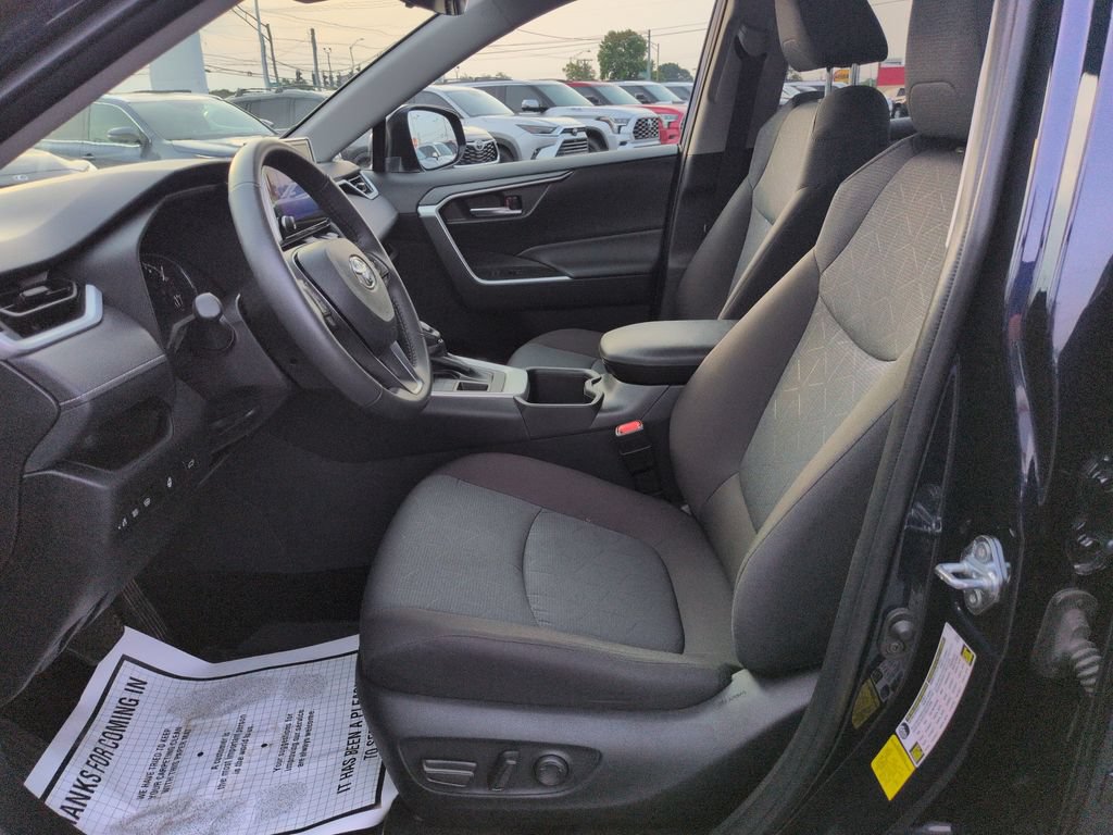 Certified 2025 Toyota RAV4 XLE AWD/4WD image 9