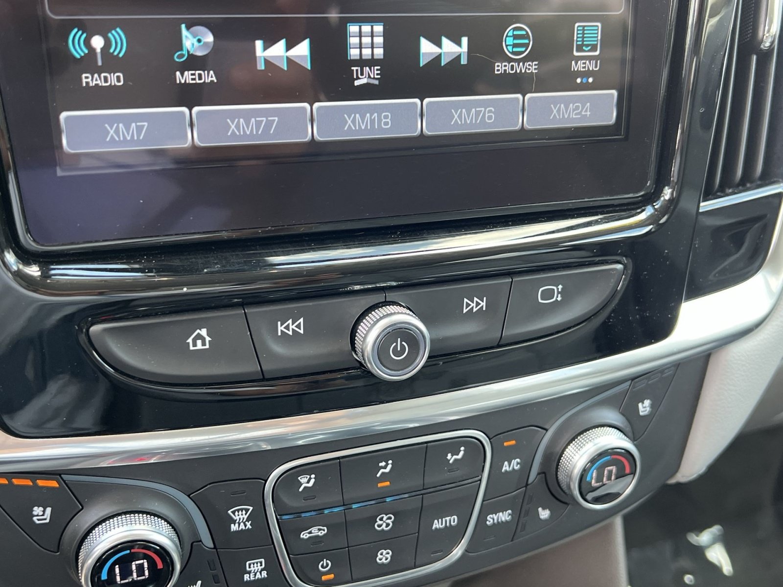 Used 2019 Chevrolet Traverse Premier w/ Driver Confidence II Package FWD image 15