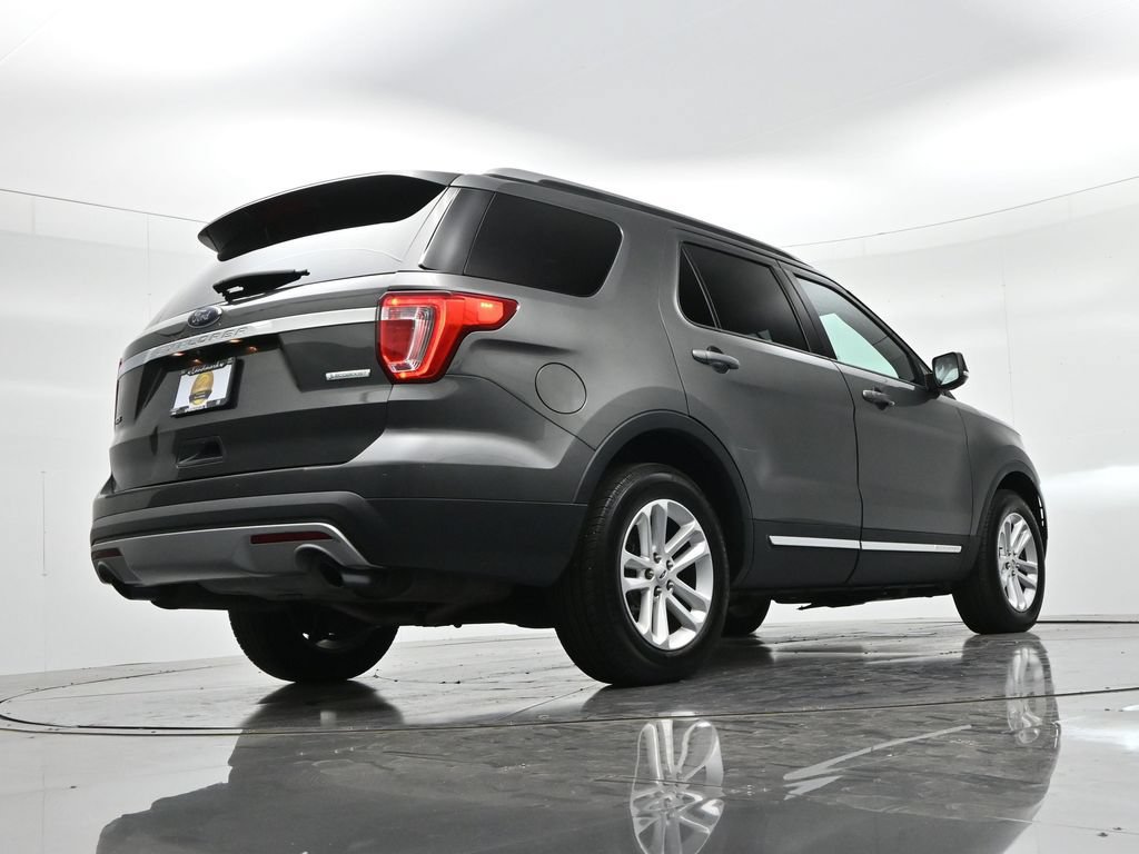Used 2017 Ford Explorer XLT w/ Equipment Group 202A FWD image 22