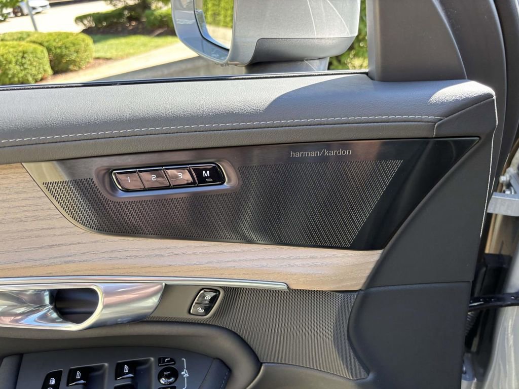 New 2026 Volvo XC90 B6 Plus w/ Protection Package Premier image 12