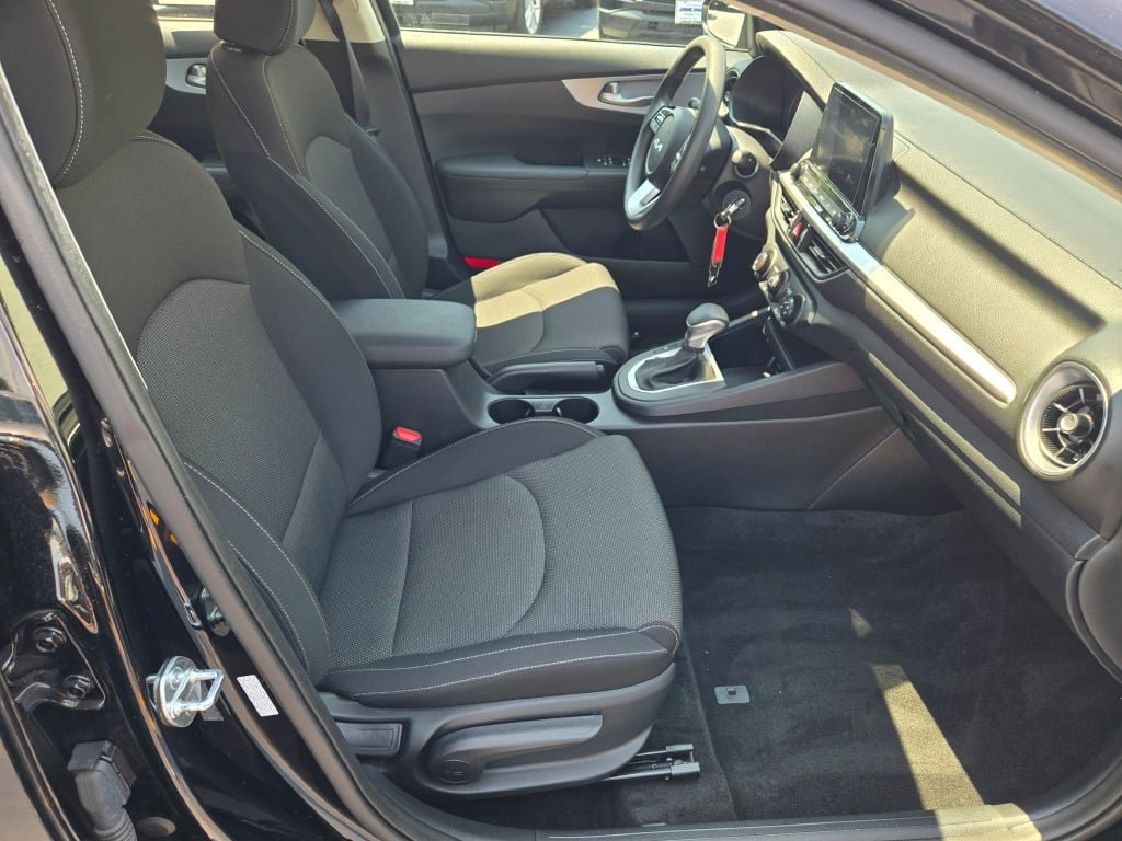 Used 2024 Kia Forte LXS FWD image 6