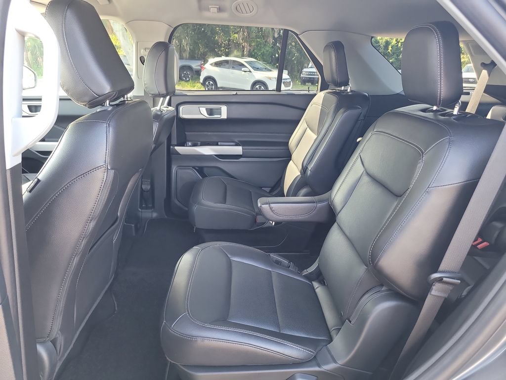 Certified 2024 Ford Explorer Limited RWD image 11