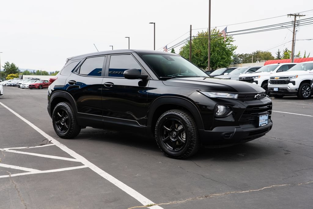 Used 2021 Chevrolet TrailBlazer LS w/ LPO, Blackout Package FWD image 5