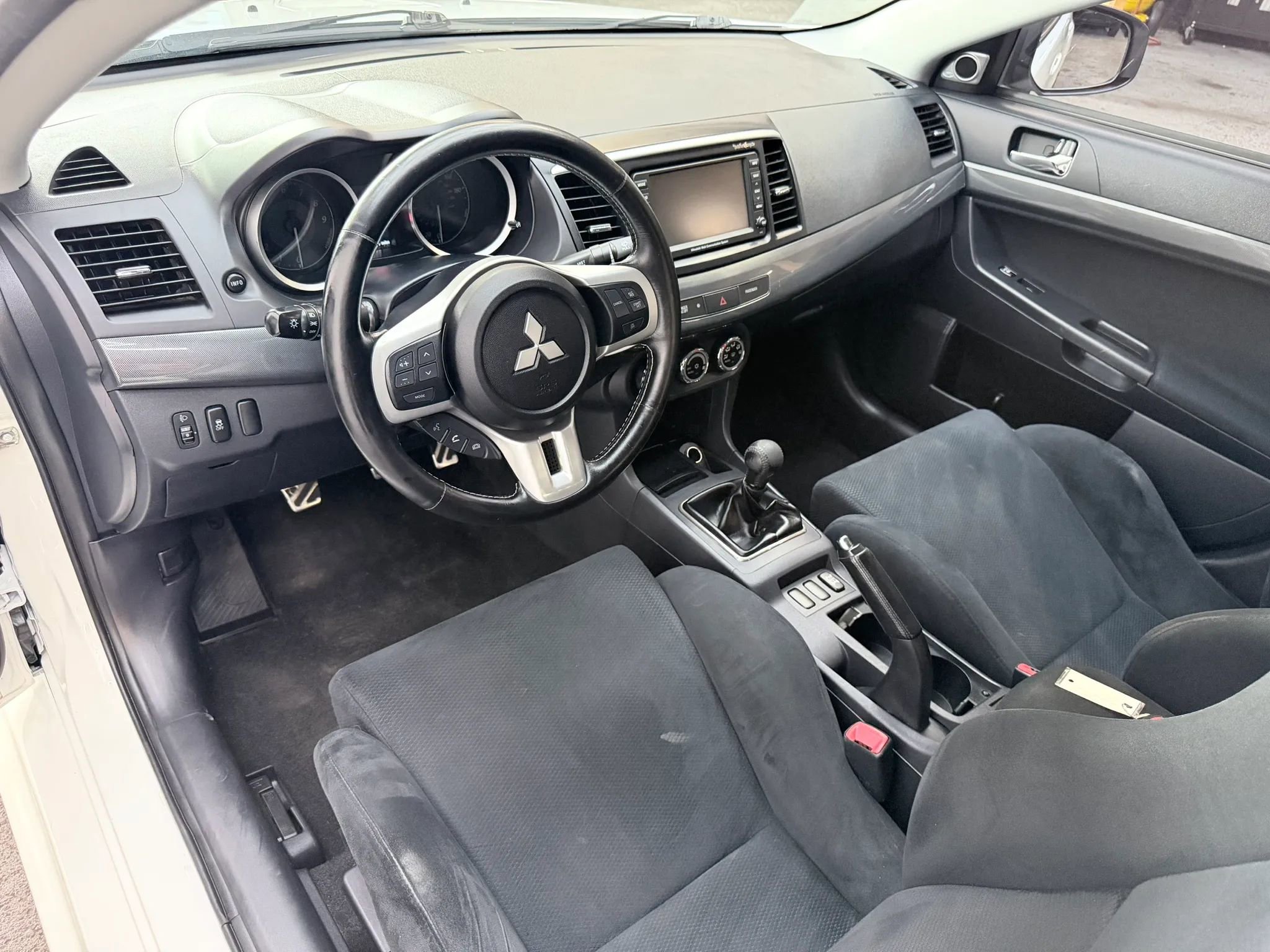 Used 2011 Mitsubishi Lancer Evolution GSR image 10